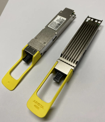 Arista QDD-400G-VSR4 Ricetrasmettitore Ottico Pluggable 400GBASE-VSR4, Portata 50m, Apparecchiatura in Fibra Ottica per la Tecnologia Futura