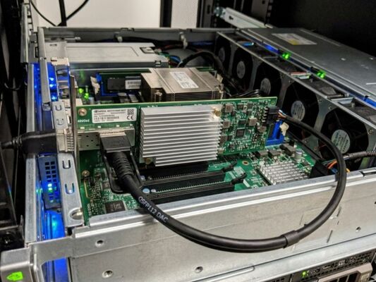 Esplora le funzionalità IA innovative tramite Nvidia MCX75310AAS-NEAT per supportare l'analisi dei dati su larga scala e le attività di apprendimento automatico